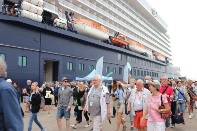 Des milliers de croisiéristes étrangers débarquent au Vietnam ảnh 2 Des milliers de croisiéristes étrangers débarquent au Vietnam ảnh 2