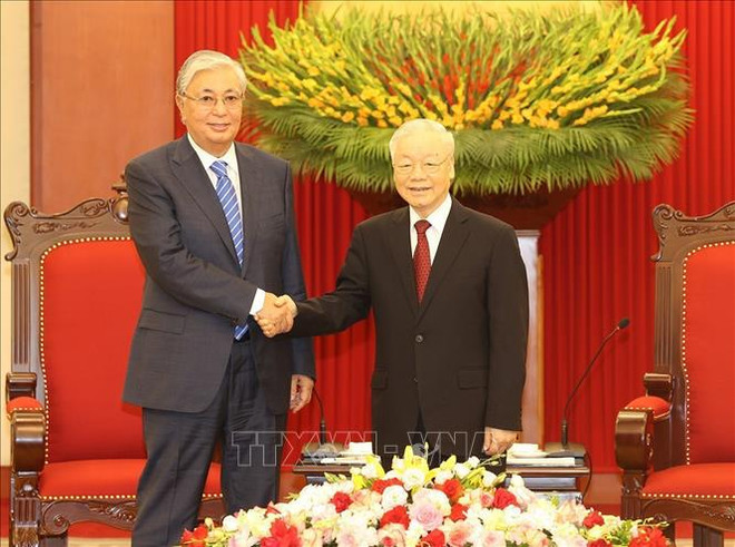 Le leader du Parti reçoit le président du Kazakhstan ảnh 1 Le leader du Parti reçoit le président du Kazakhstan ảnh 1