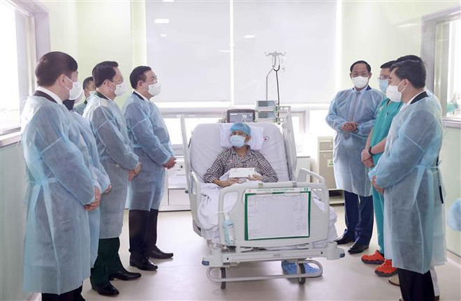 Le président de l’Assemblée nationale à une rencontre avec des médecins ảnh 2 Le président de l’Assemblée nationale à une rencontre avec des médecins ảnh 2