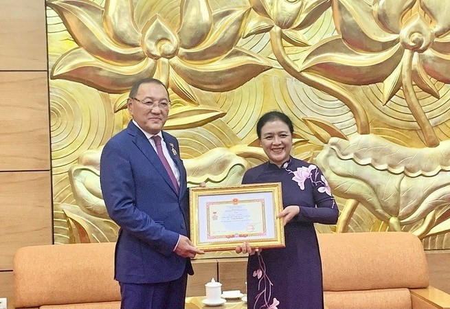 L'ambassadeur du Kazakhstan au Vietnam à l'honneur ảnh 1 L'ambassadeur du Kazakhstan au Vietnam à l'honneur ảnh 1