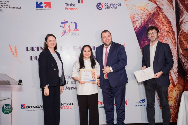 Concours de fabrication de baguettes célébrant les relations diplomatiques France - Vietnam ảnh 1 Concours de fabrication de baguettes célébrant les relations diplomatiques France - Vietnam ảnh 1