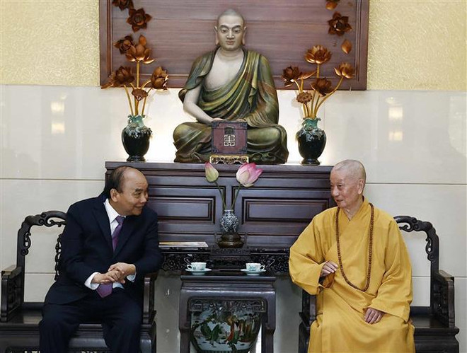 Le président Nguyen Xuan Phuc adresse ses voeux du Têt au vénérable Thich Tri Quang ảnh 1 Le président Nguyen Xuan Phuc adresse ses voeux du Têt au vénérable Thich Tri Quang ảnh 1
