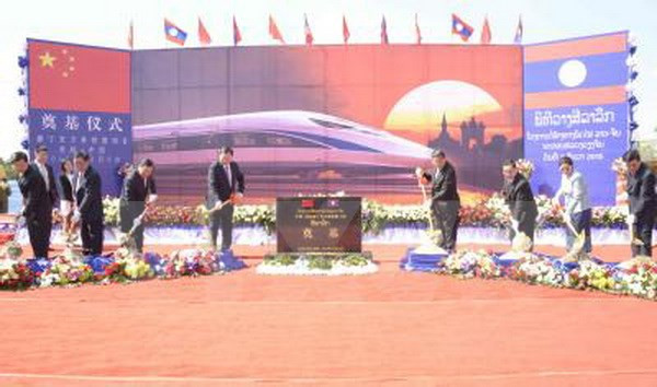 Mise en chantier de la ligne ferroviaire Laos-Chine à Vientiane ảnh 1