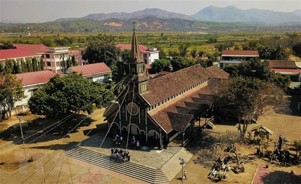 A la découverte d'une cathédrale centenaire en bois à Kon Tum ảnh 5 A la découverte d'une cathédrale centenaire en bois à Kon Tum ảnh 5