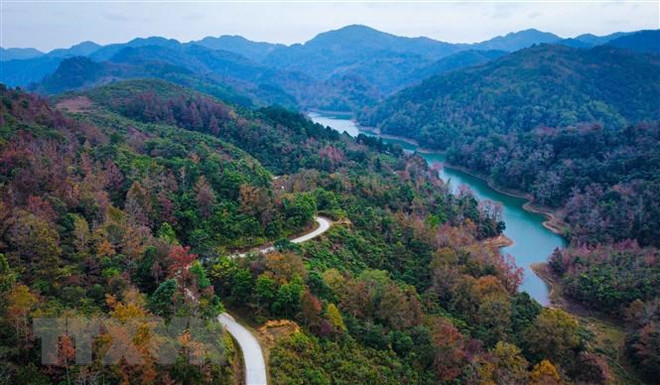 Découvrir la beauté pittoresque des lacs de la province de Cao Bang ảnh 1 Découvrir la beauté pittoresque des lacs de la province de Cao Bang ảnh 1