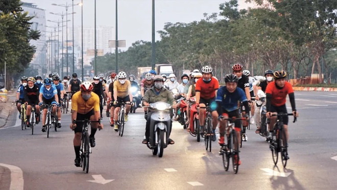 Hô Chi Minh-Ville envisage des voies cyclables et piétonnes sur l'autoroute Hanoï ảnh 1 Hô Chi Minh-Ville envisage des voies cyclables et piétonnes sur l'autoroute Hanoï ảnh 1