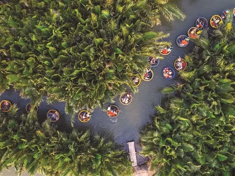 Succès fulgurant des "bateaux-paniers" de Hôi An ảnh 1