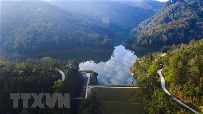 Découvrir la beauté pittoresque des lacs de la province de Cao Bang ảnh 4 Découvrir la beauté pittoresque des lacs de la province de Cao Bang ảnh 4
