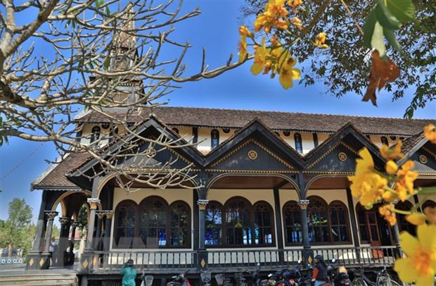 A la découverte d'une cathédrale centenaire en bois à Kon Tum ảnh 1 A la découverte d'une cathédrale centenaire en bois à Kon Tum ảnh 1