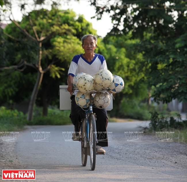 Duong Khac Kiêm, manager de foot du village ảnh 1 Duong Khac Kiêm, manager de foot du village ảnh 1