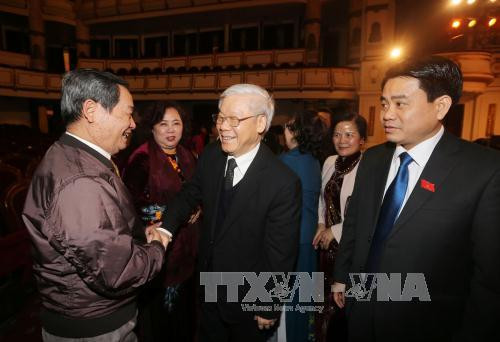 De hauts dirigeants à la rencontre des députés de Hanoi ảnh 1 De hauts dirigeants à la rencontre des députés de Hanoi ảnh 1