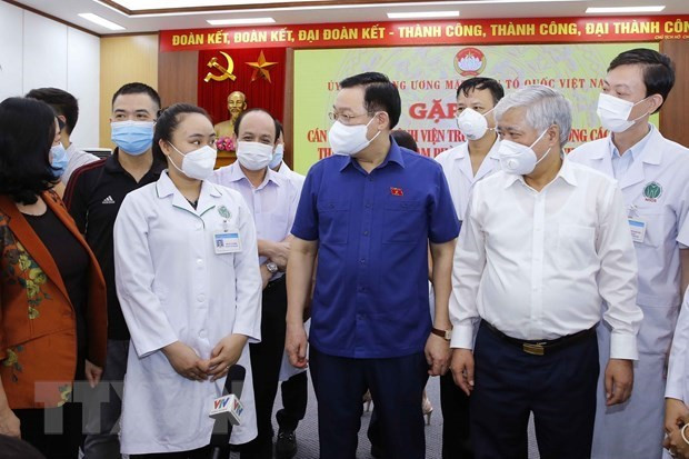 Le président de l’AN rencontre des représentants des médecins mobilisés en renfort à Hô Chi Minh-Ville ảnh 1 Le président de l’AN rencontre des représentants des médecins mobilisés en renfort à Hô Chi Minh-Ville ảnh 1