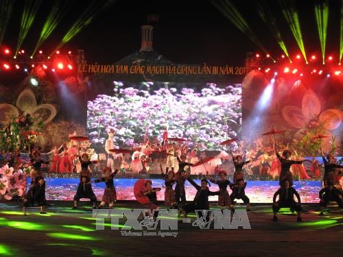 Ha Giang : ouverture de la fête des fleurs de sarrasin 2017 ảnh 1 Ha Giang : ouverture de la fête des fleurs de sarrasin 2017 ảnh 1