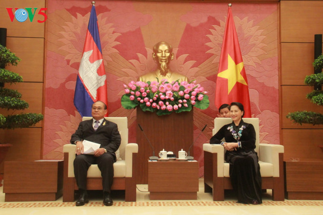 Nguyen Thi Kim Ngan reçoit des dirigeants parlementaires du Cambodge et du Chili ảnh 2 Nguyen Thi Kim Ngan reçoit des dirigeants parlementaires du Cambodge et du Chili ảnh 2