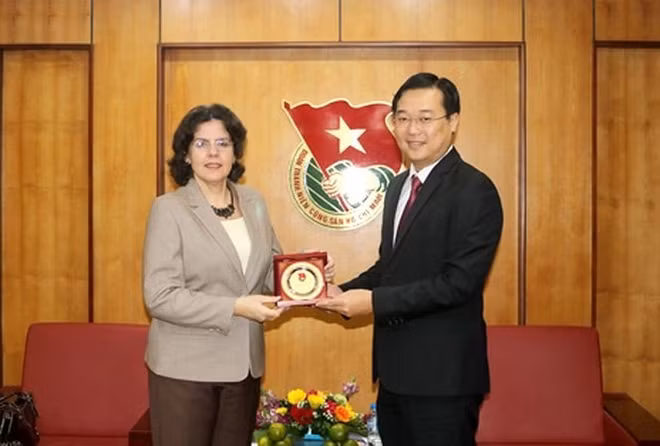 Promotion des échanges entre les jeunes Vietnamiens et Cubains ảnh 1