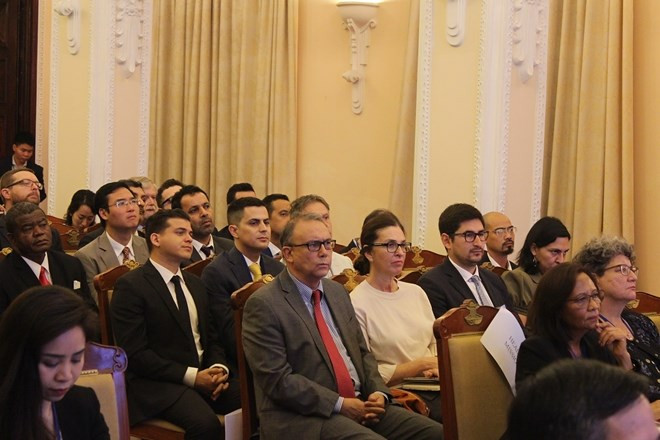 Aider les diplomates étrangers à en savoir le plus sur le Vietnam ảnh 1 Aider les diplomates étrangers à en savoir le plus sur le Vietnam ảnh 1