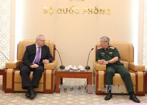 Le général Nguyen Chi Vinh reçoit le vice-président du Conseil des affaires États-Unis – ASEAN ảnh 1 Le général Nguyen Chi Vinh reçoit le vice-président du Conseil des affaires États-Unis – ASEAN ảnh 1