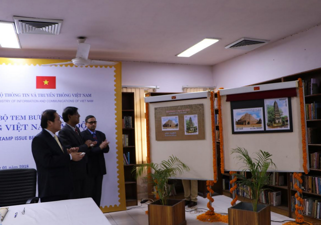 Publication d'une collection de timbres-poste Vietnam – Inde ảnh 1