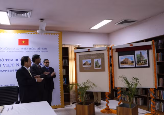 Publication d'une collection de timbres-poste Vietnam – Inde ảnh 1