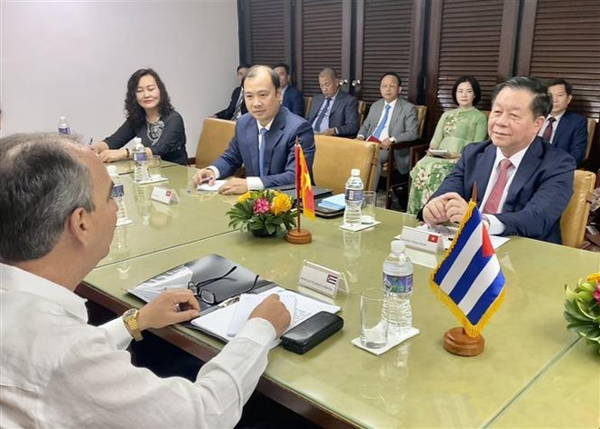 Le Vietnam et Cuba renforcent leurs liens dans le domaine idéologique ảnh 1 Le Vietnam et Cuba renforcent leurs liens dans le domaine idéologique ảnh 1