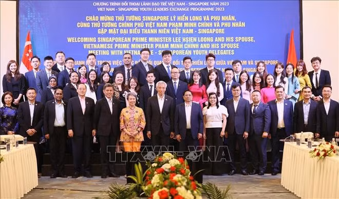 Le Premier ministre singapourien termine sa visite officielle au Vietnam ảnh 1