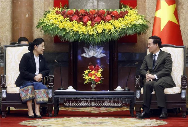 Le président Vo Van Thuong reçoit la présidente de la Cour populaire suprême du Laos ảnh 1 Le président Vo Van Thuong reçoit la présidente de la Cour populaire suprême du Laos ảnh 1