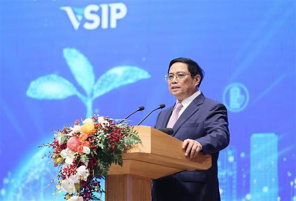 Les PM vietnamien et singapourien à une conférence sur la promotion de l’investissement ảnh 2