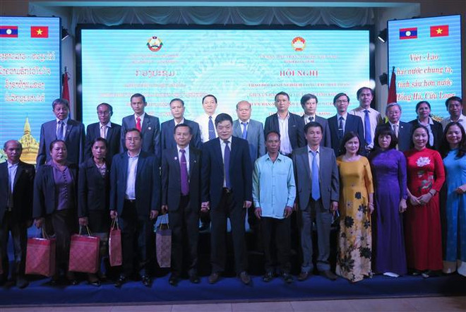 Échange d'expériences sur le travail de front entre Kon Tum et des provinces lao ảnh 2 Échange d'expériences sur le travail de front entre Kon Tum et des provinces lao ảnh 2