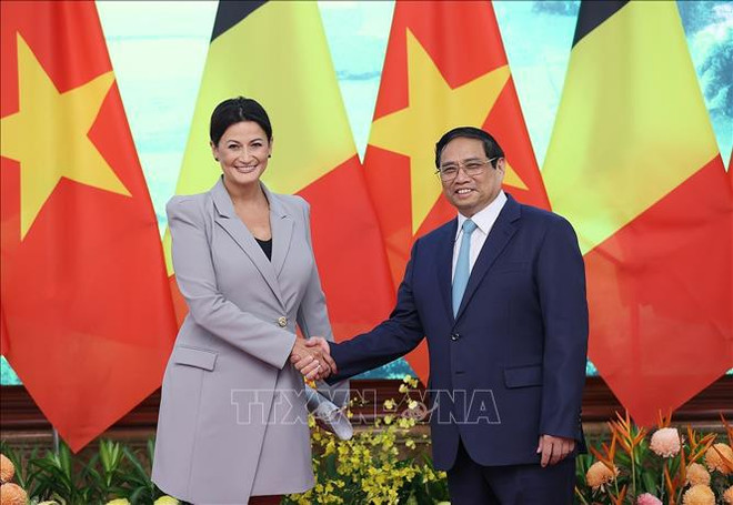 Entrevue entre le Premier ministre Pham Minh Chinh et la présidente du Sénat de Belgique ảnh 1 Entrevue entre le Premier ministre Pham Minh Chinh et la présidente du Sénat de Belgique ảnh 1