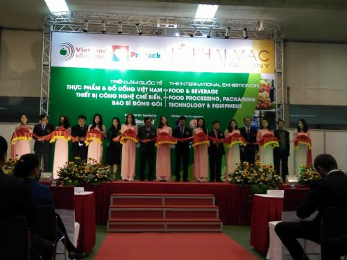 Ouverture de l’exposition VietFood & Beverage – ProPack 2016 à Hanoï ảnh 1 Ouverture de l’exposition VietFood & Beverage – ProPack 2016 à Hanoï ảnh 1