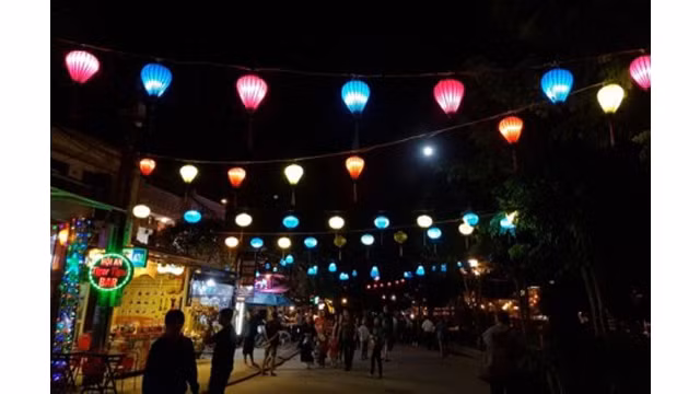 Reconstitution des «Nuits de l’ancienne cité de Hôi An» au début du XXème siècle ảnh 1 Reconstitution des «Nuits de l’ancienne cité de Hôi An» au début du XXème siècle ảnh 1