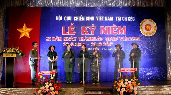 L’anniversaire de l'Armée populaire du Vietnam célébrée à l’étranger ảnh 1 L’anniversaire de l'Armée populaire du Vietnam célébrée à l’étranger ảnh 1