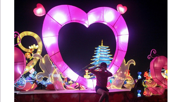 Une fête de la lumière originale à Hô Chi Minh-Ville ảnh 1 Une fête de la lumière originale à Hô Chi Minh-Ville ảnh 1