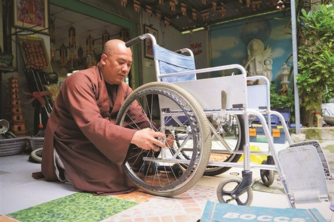 Seconde vie pour les fauteuils roulants, nouvelle vie pour les handicapés ảnh 1 Seconde vie pour les fauteuils roulants, nouvelle vie pour les handicapés ảnh 1