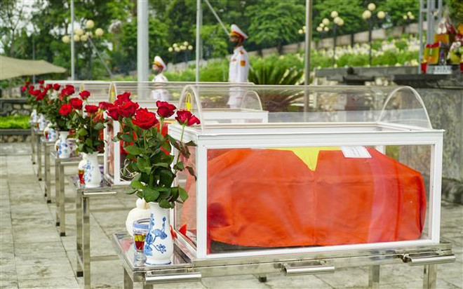 Diên Biên : inhumation des restes de six soldats vietnamiens tombés au Laos ảnh 2 Diên Biên : inhumation des restes de six soldats vietnamiens tombés au Laos ảnh 2
