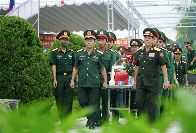 Diên Biên : inhumation des restes de six soldats vietnamiens tombés au Laos ảnh 1 Diên Biên : inhumation des restes de six soldats vietnamiens tombés au Laos ảnh 1