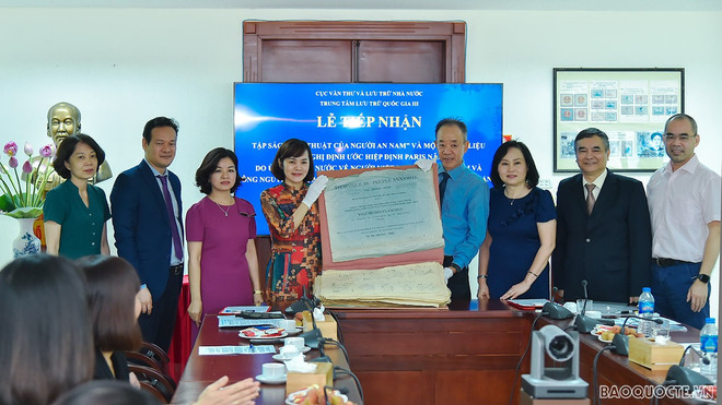 Réception d'album de photos des métiers au Vietnam au début du XXe siècle ảnh 1 Réception d'album de photos des métiers au Vietnam au début du XXe siècle ảnh 1