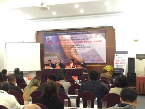 Cinq cents athlètes courront le marathon international à Hà Giang ảnh 1