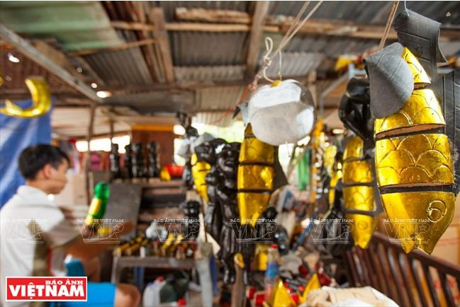 L’artisan qui amène les marionnettes sur l’eau au Sud ảnh 2 L’artisan qui amène les marionnettes sur l’eau au Sud ảnh 2