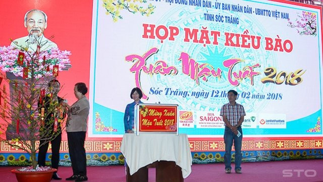 Les autorités de Hâu Giang et Soc Trang rencontrent les Viêt kiêu ảnh 1 Les autorités de Hâu Giang et Soc Trang rencontrent les Viêt kiêu ảnh 1