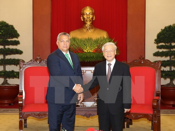 Des dirigeants vietnamiens reçoivent le Premier ministre hongrois ảnh 1 Des dirigeants vietnamiens reçoivent le Premier ministre hongrois ảnh 1