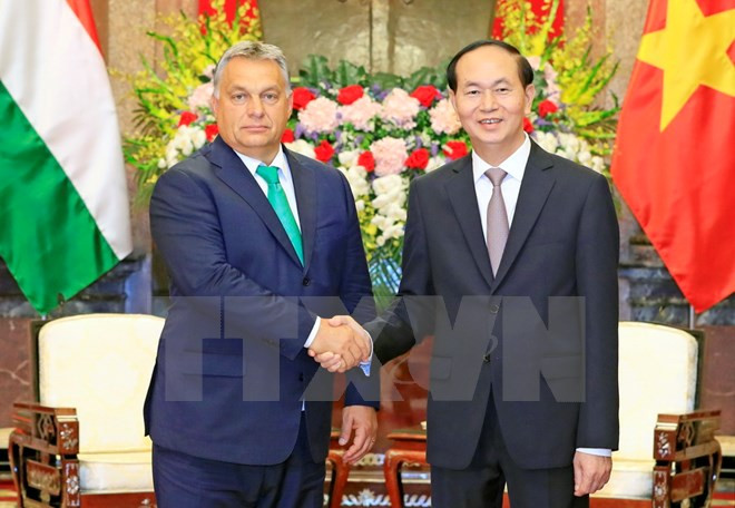 Des dirigeants vietnamiens reçoivent le Premier ministre hongrois ảnh 2 Des dirigeants vietnamiens reçoivent le Premier ministre hongrois ảnh 2
