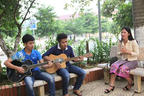 Les étudiants lao expérimentent les pratiques culturelles vietnamiennes ảnh 3 Les étudiants lao expérimentent les pratiques culturelles vietnamiennes ảnh 3