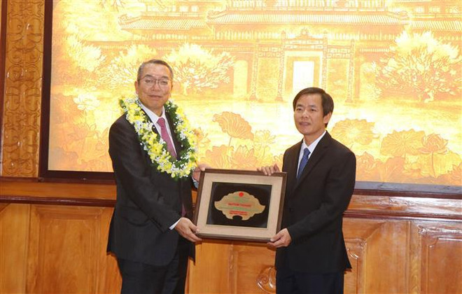 Un médecin japonais reçoit le titre de « Citoyen d'honneur de la province de Thua Thien - Hue » ảnh 1 Un médecin japonais reçoit le titre de « Citoyen d'honneur de la province de Thua Thien - Hue » ảnh 1