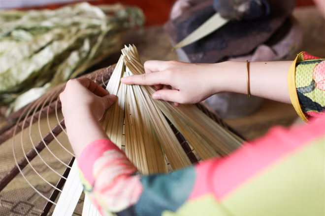 Le chapeau conique vietnamien "nón lá" : Patrimoine, artisanat et styles ảnh 2