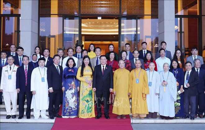 Le président de l’AN rencontre des intellectuels, dignitaires religieux et personnes issues de minorités ethniques de Hanoï ảnh 1 Le président de l’AN rencontre des intellectuels, dignitaires religieux et personnes issues de minorités ethniques de Hanoï ảnh 1
