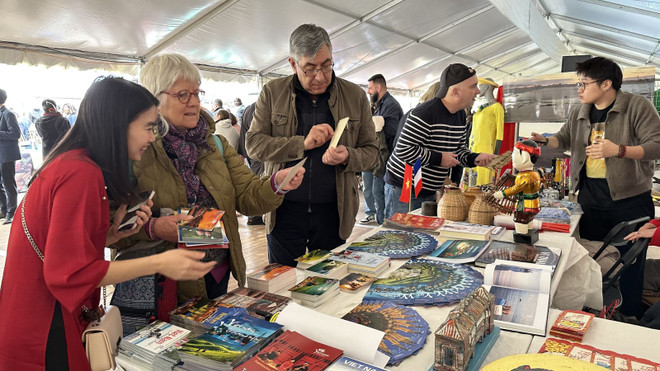 Le pavillon vietnamien marque les esprits lors du Week-end de la Francophonie à Yèbles ảnh 1