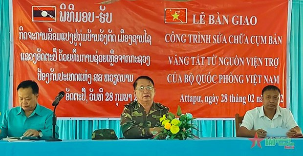 Le ministère vietnamien de la Défense remet les travaux de réparation au Laos ảnh 1 Le ministère vietnamien de la Défense remet les travaux de réparation au Laos ảnh 1