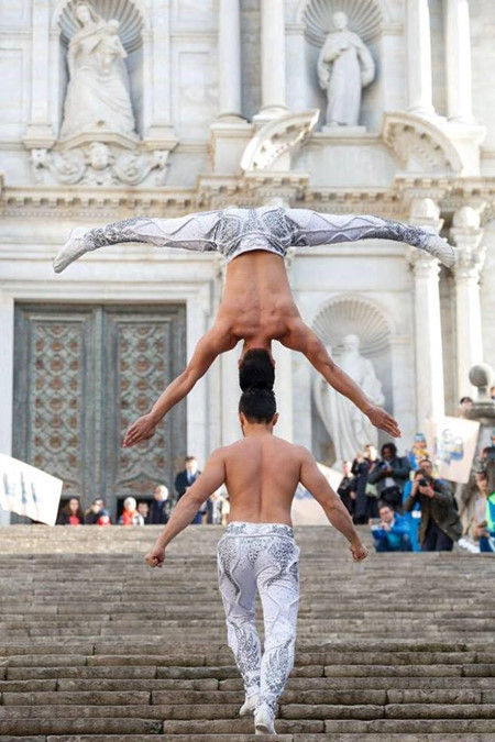 Cirque: des artistes du Vietnam établissent un nouveau record mondial ảnh 1