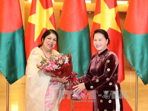 La présidente du Parlement bangladais termine sa visite au Vietnam ảnh 1 La présidente du Parlement bangladais termine sa visite au Vietnam ảnh 1